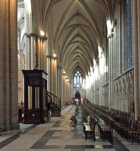 Inside the Minister. The building needs to adornment...