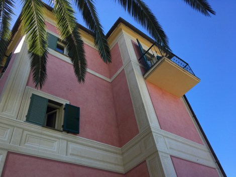 Beautifully painted villa...